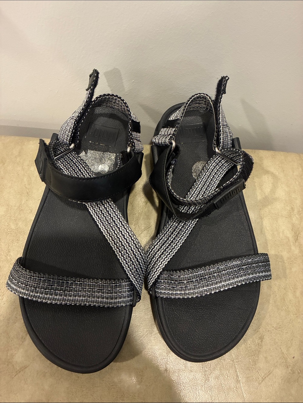 Fitflop women Black & Gray Webbing Sport Sandals - Picture 2 of 5